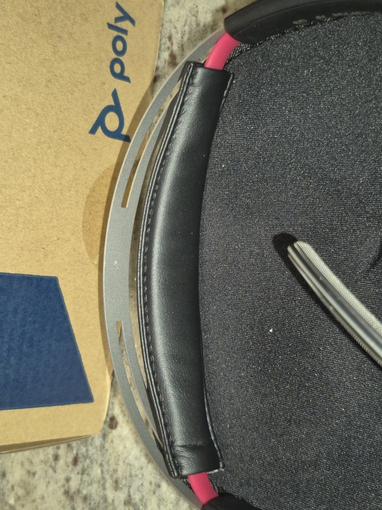 Platronics Voyager Focus UC B825 Wireless Headset