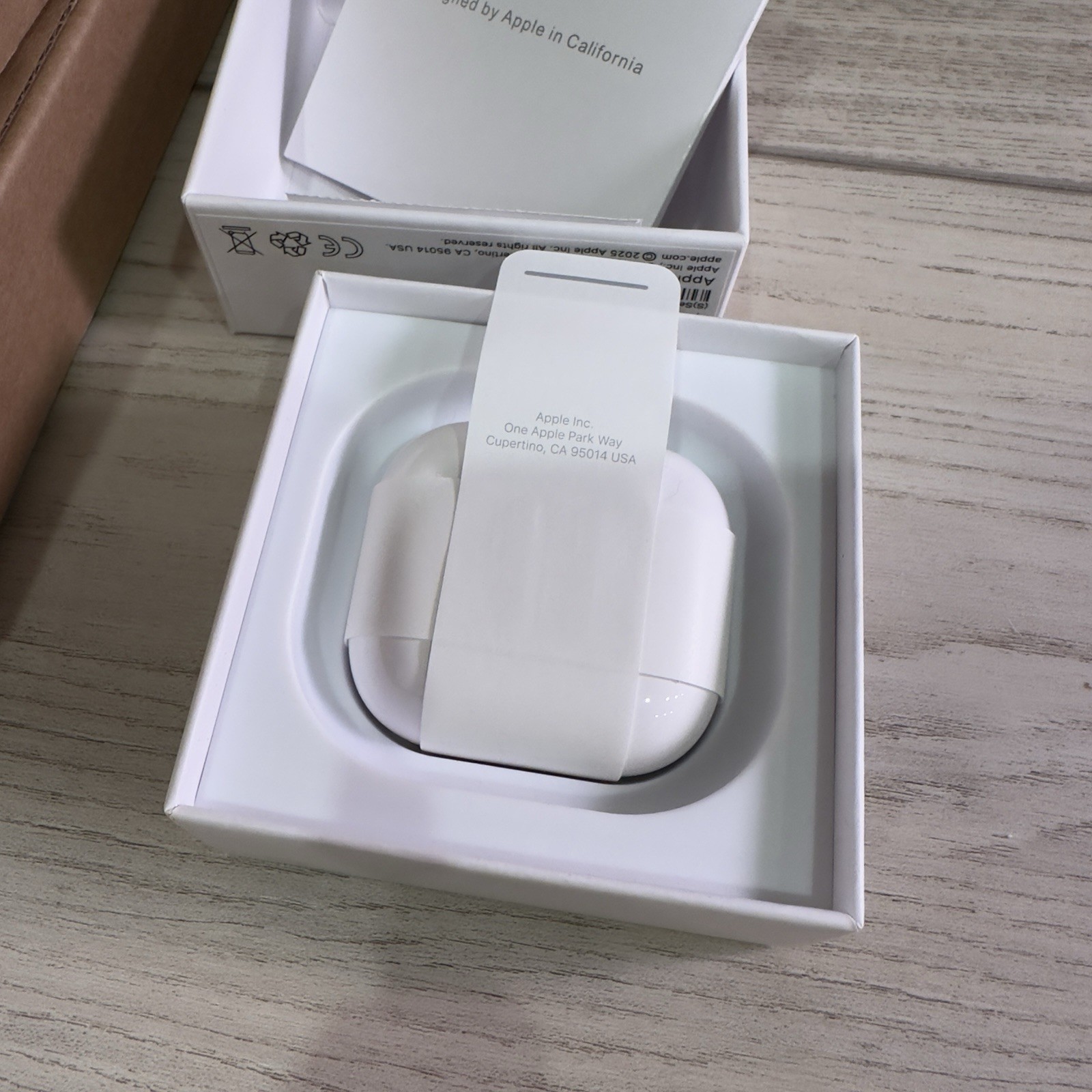 New Seal Apple EarBuds 4th Earphones w/ Wireless Charging Case refurbished USA