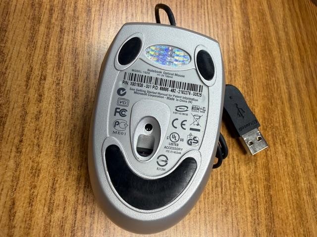 Microsoft 1020 Notebook Wired USB Scroll Optical Mouse