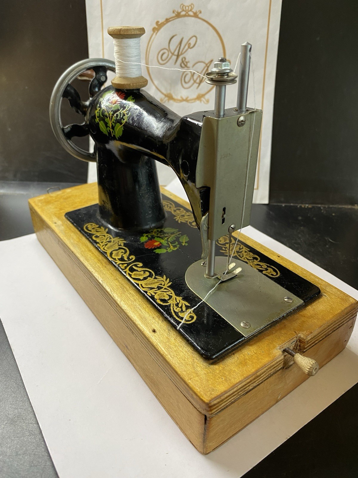 VINTAGE Original Children Toy Mini Sewing Machine In The Bakelite Case Working