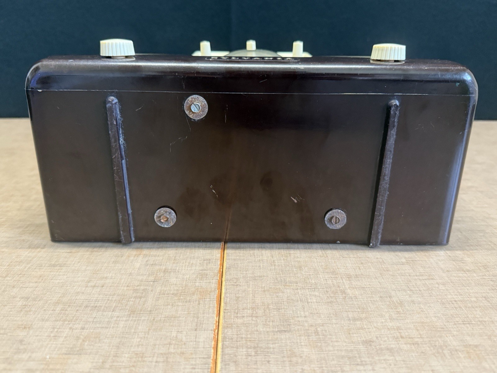 Umber Brown Bakelite 1952 Sylvania Model 540M Vacuum Tube AM Clock Radio - EUC