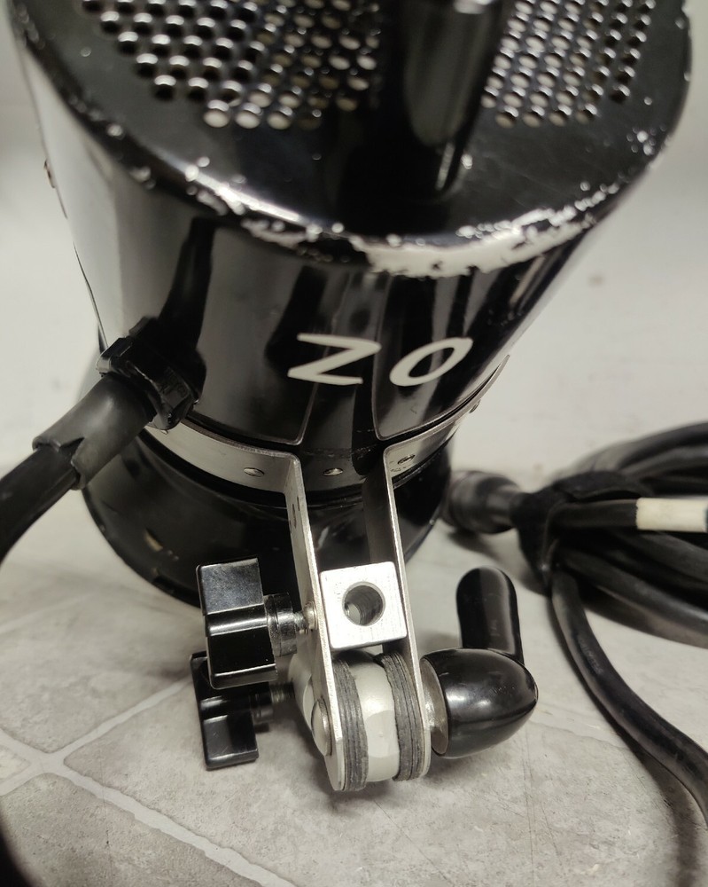 Speedotron Universal Light Head Unit Model 102 BULB NOT WORKING