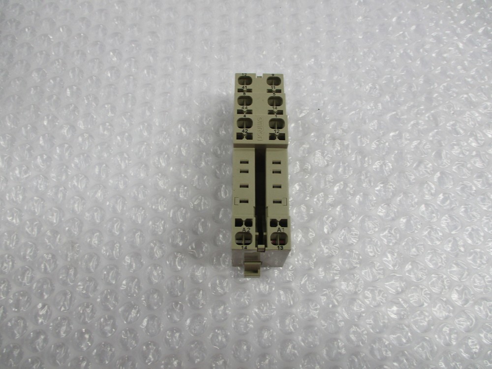 OMRON PYF08S RELAY BASE NSNP