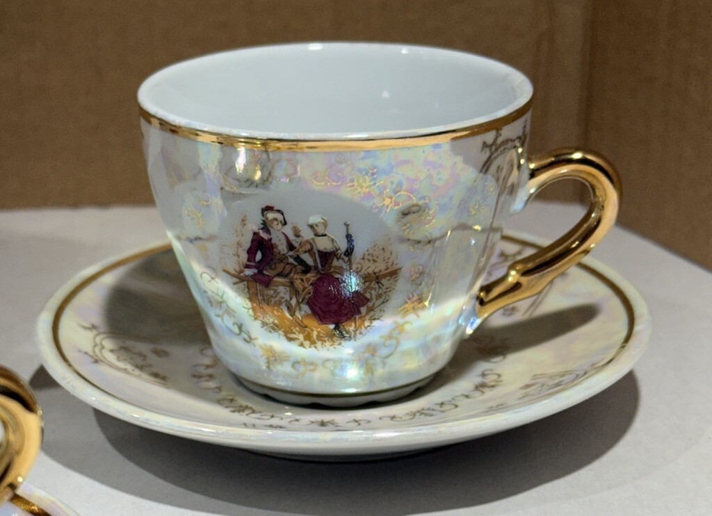 Romeo And Juliet Tea Pot 4 Tea Cups 4 Saucers Gold Trim Handles Iridescent White