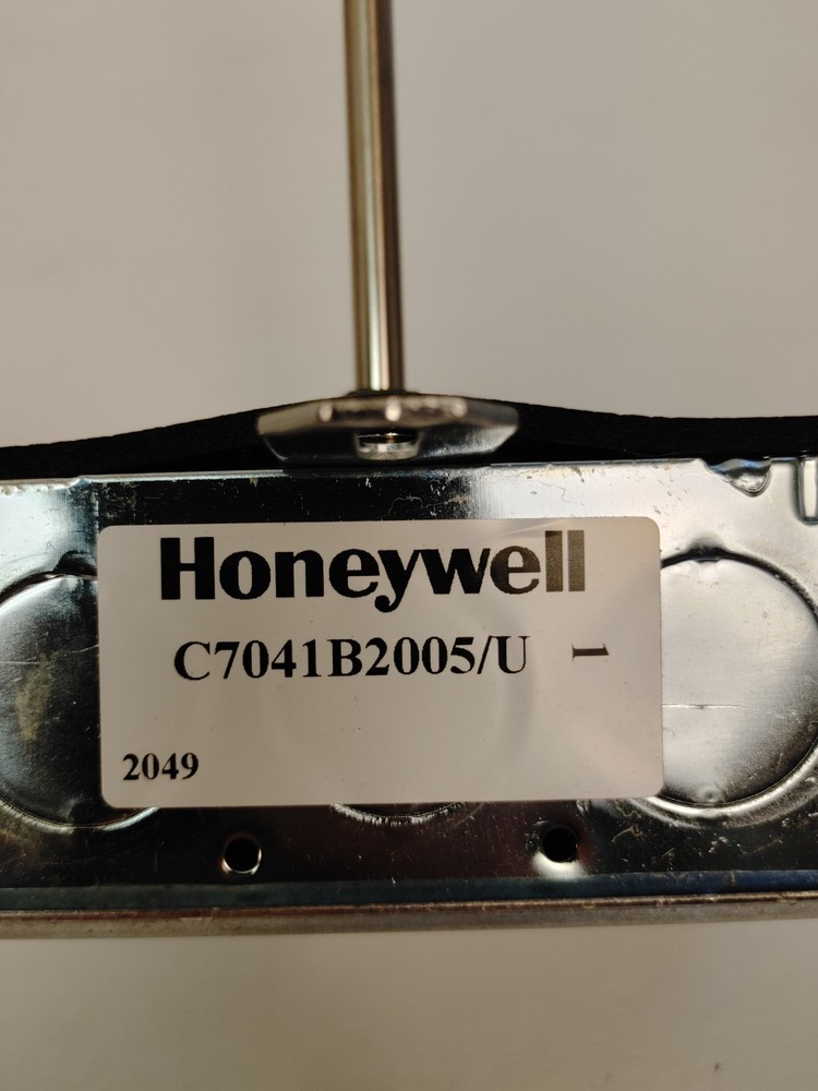 Honeywell C7041b2005/U Temperature Sensor