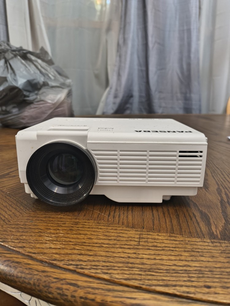 Brand New Projector With 80 Inch Screen