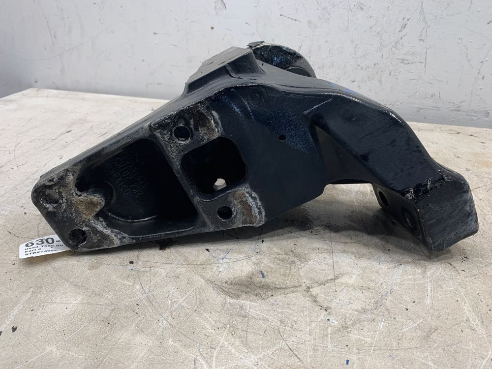 2017 Kenworth T680 Cab Mount (630-10672)