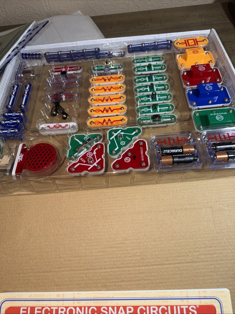 Snap Circuits Classic SC-300 Electronics Exploration Kit Opened Box Nice