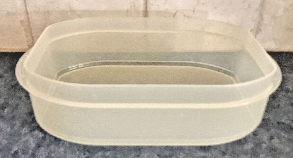 Tupperware Fridge Stackables #2750 with Blue Lid/Seal #2575 NEW with paperwork !