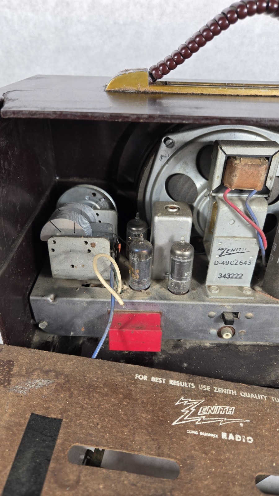 Vintage MCM Zenith Model J615 AM Tabletop Tube Radio POWERS ON/PARTS See Photos