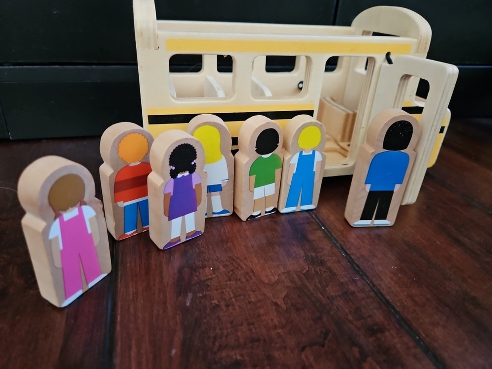 Melissa & Doug School Bus W/figures