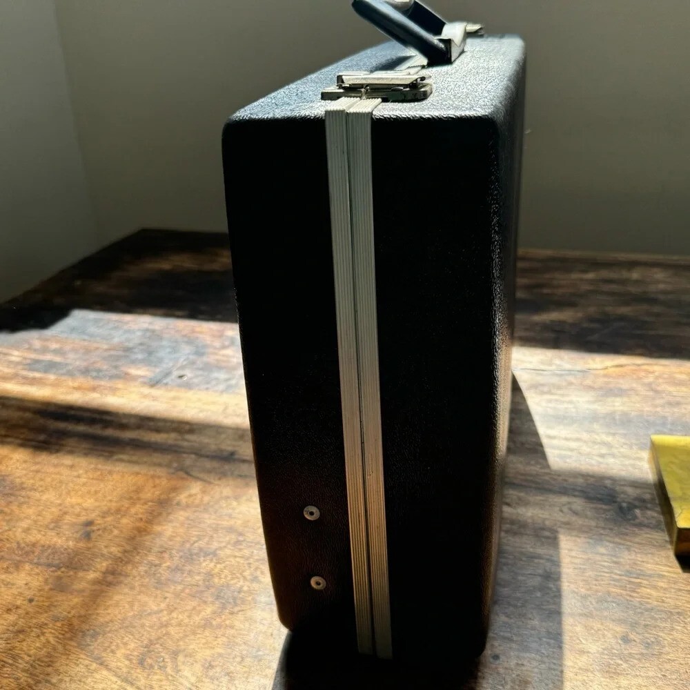 Smith-Victor SV portable "Attache" complete Location or studio Lighting Kit