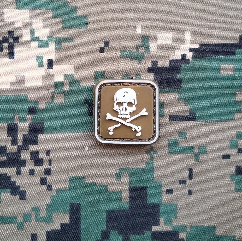 2Pcs 3D Pvc Minin Skull & Bones Crossbones Rubber Hook Loop Patch Badge Tan