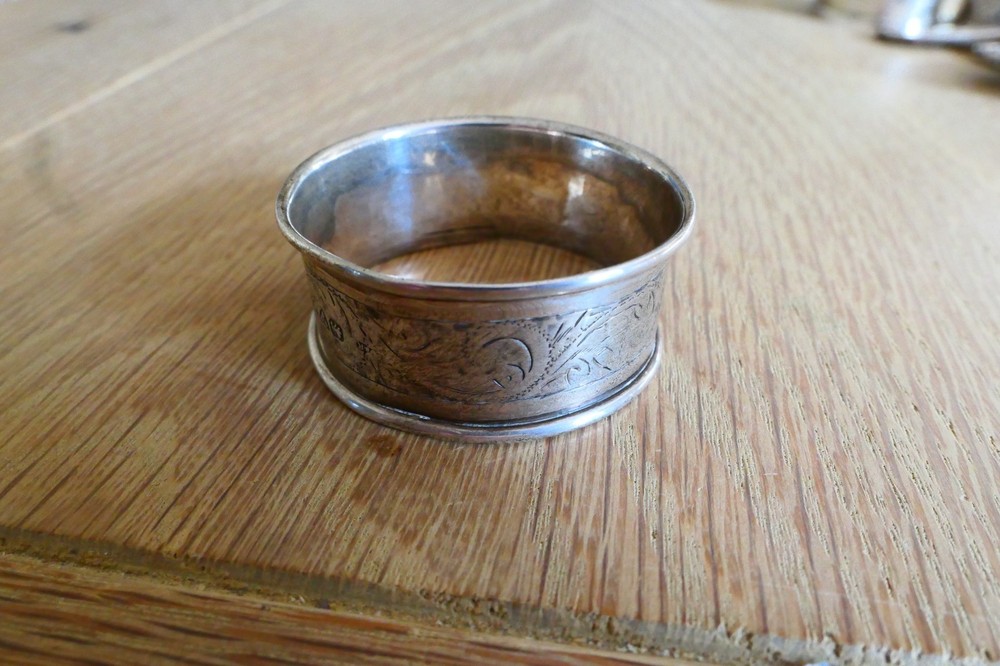 Swirls Silver Napkin ring