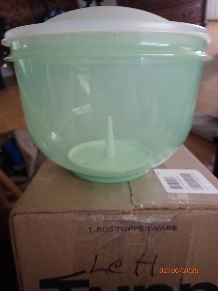 Tupperware Lettuce Keeper Crisper Super Crisp-It Lettuce Keeper