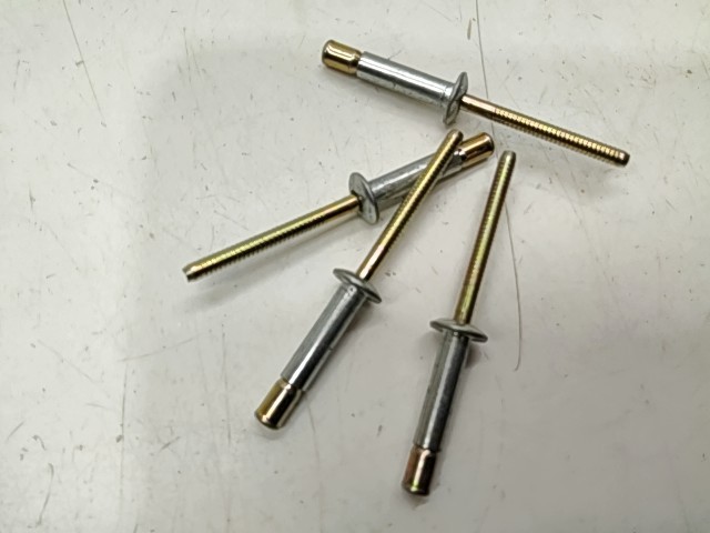 Rivet (4) - 2000 POLARIS NOS