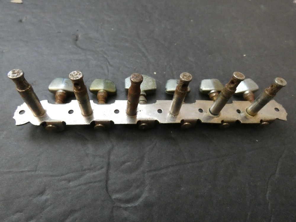 VINTAGE GUITAR TUNER 6 STRING