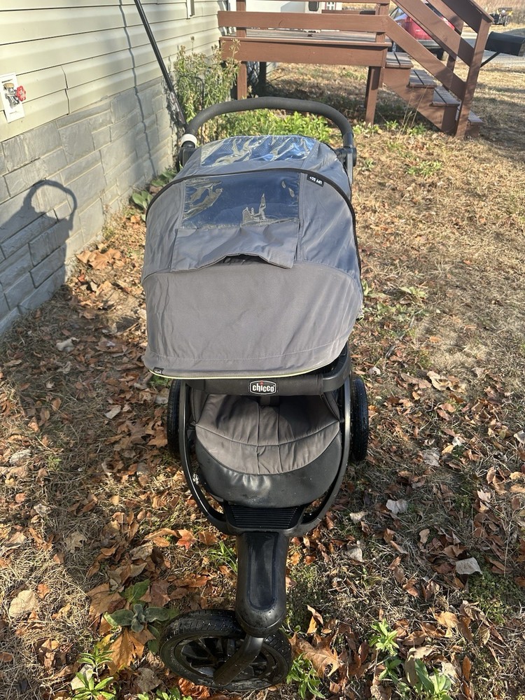 Chicco Activ3 Jogging Stroller. Great for all Terrain