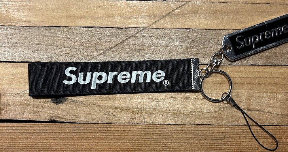 Supreme Keychain Black