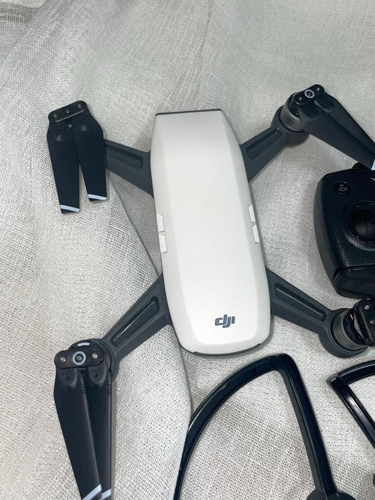 Dji Spark Fly More Combo Alpine White Drone With Remote Controller Extra
