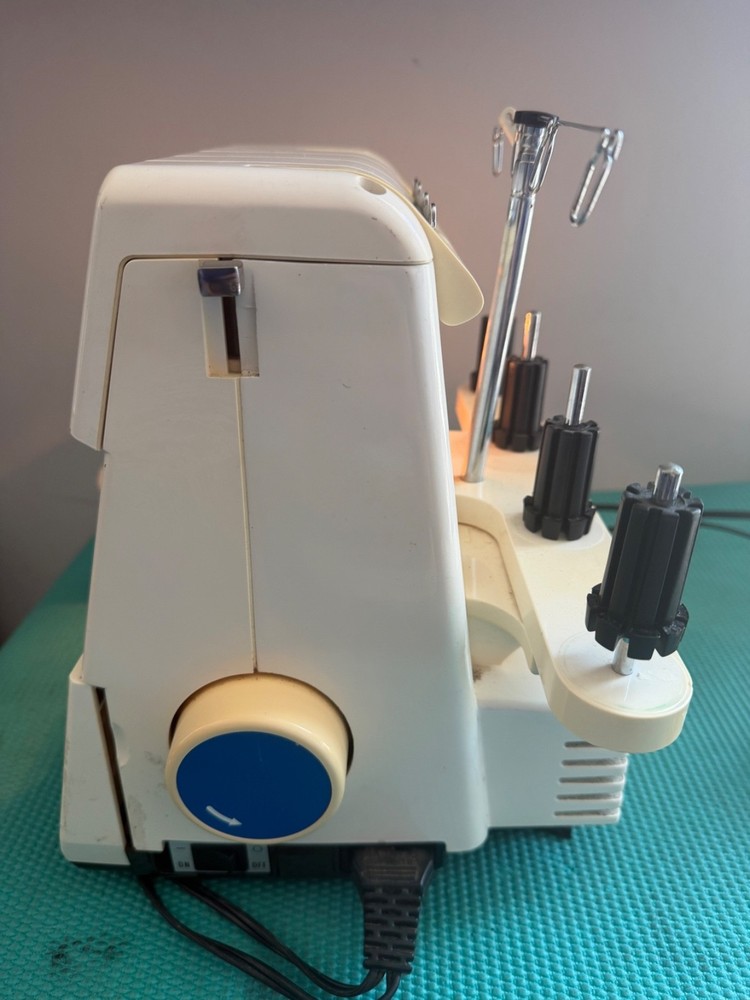 Superlock 734 Serger Overlock SEWING MACHINE - READ