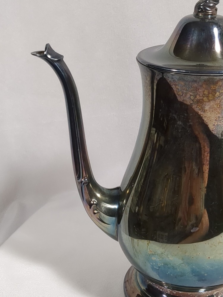 Vintage Oneida Silversmith SilverPlate Coffee or Tea Pot. 10.5"