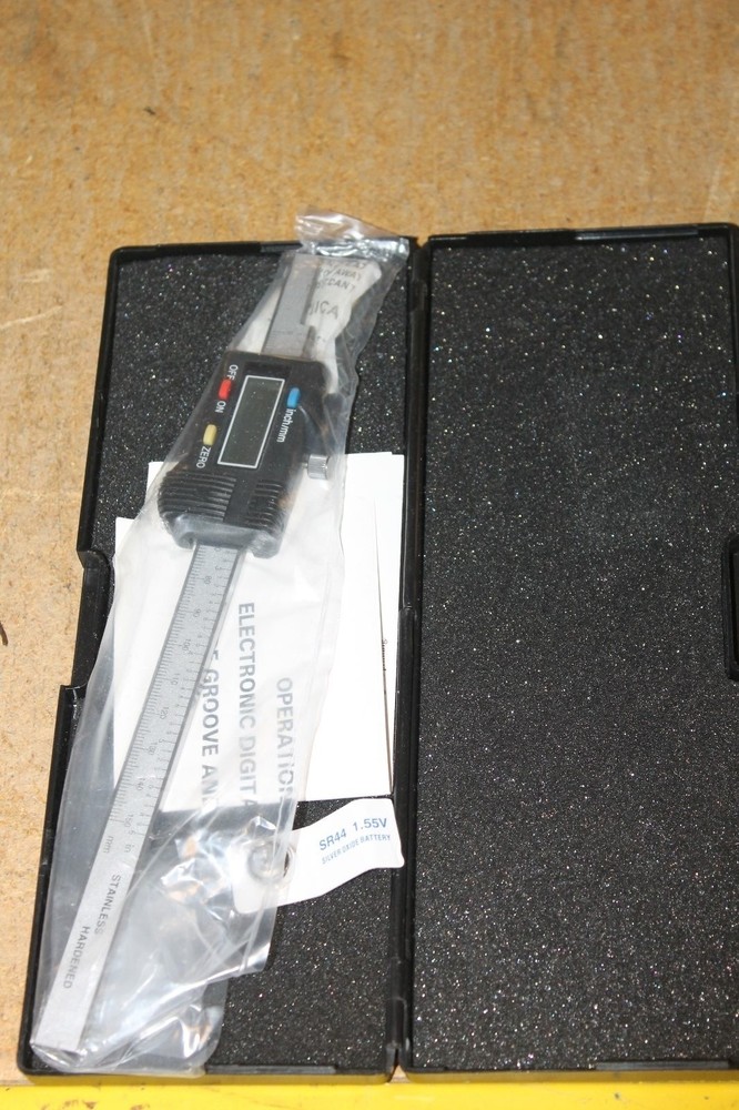 NEW DIGITAL CALIPER 0-6"