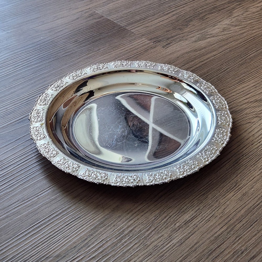 Silver Plated Round Tray Plate Nut Candy Serving Dish Vintage Silverplate 8.5"