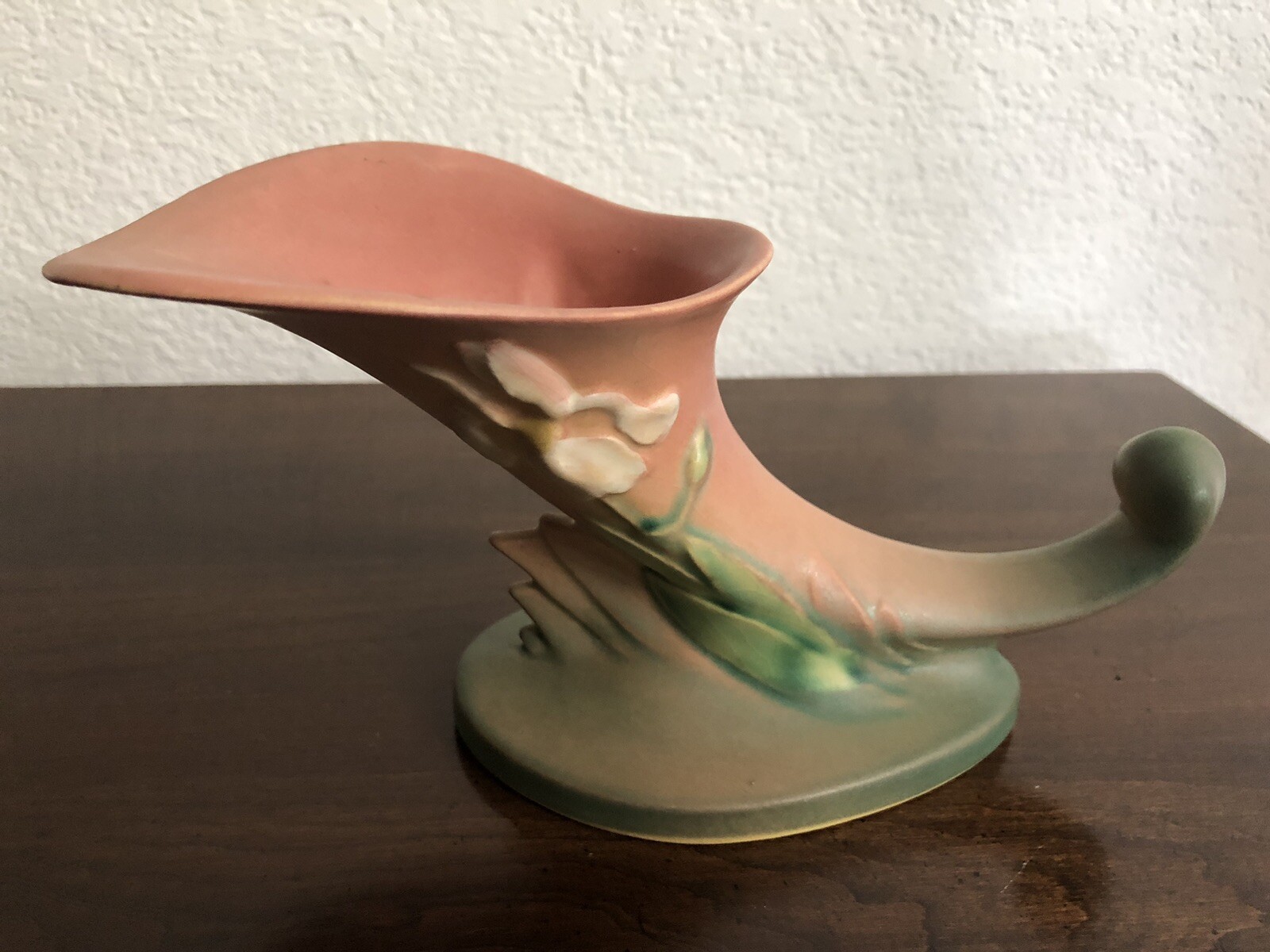 Roseville IRIS PINK CORNUCOPIA VASE 132-8"  Outstanding! Pottery 1938 Vintage