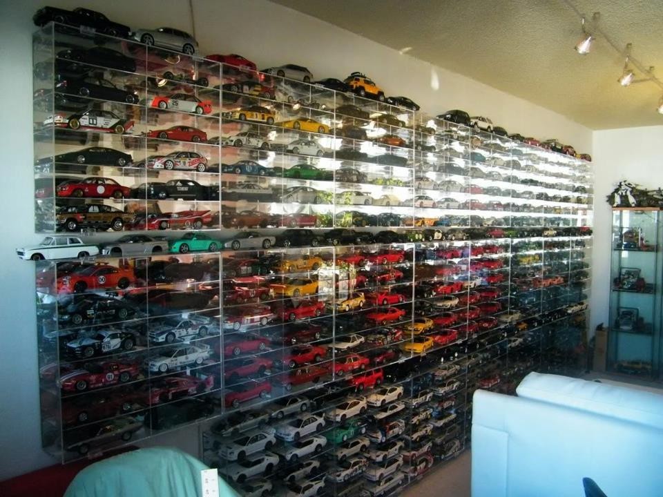 Model Car Diecast Display Case 1/18 scale 12 car Compartment