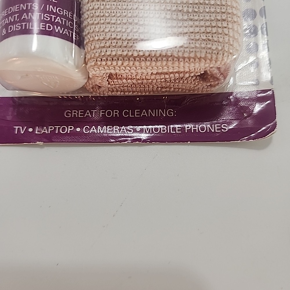 LCD Cleaning Set [Wall 2]