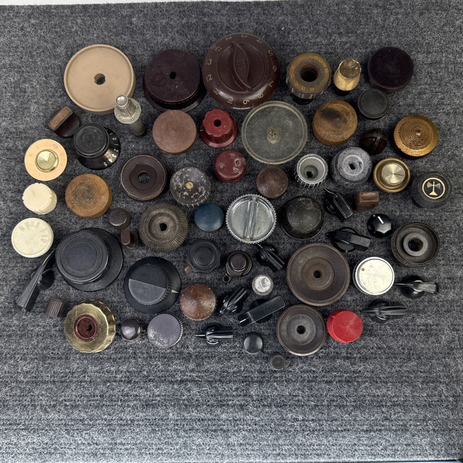 50+ Vintage Radio / TV / Equipment Knobs Used Midcentury Plastic Bakelite LOT