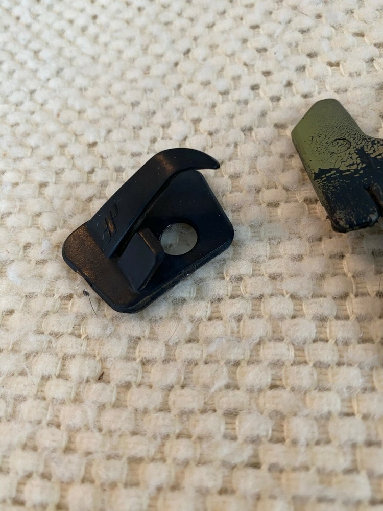 Jennings Plastic Flipper Rest and Arrow Holder
