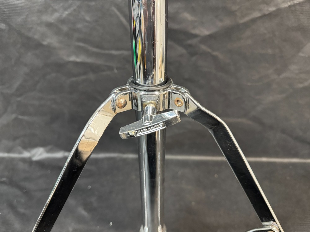 Ludwig straight cymbal stand. Solid,3 pc model functions great, looks good.