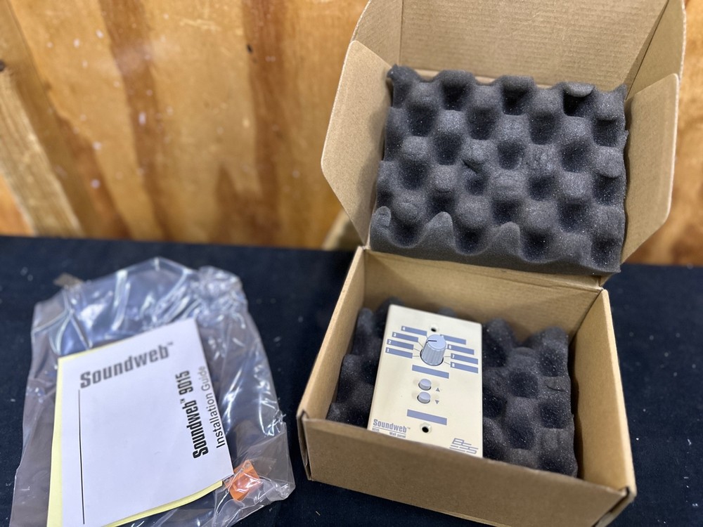 BSS Soundweb 9015 Wall Panel, 8 Position Source/Preset Selector NEW IN BOX