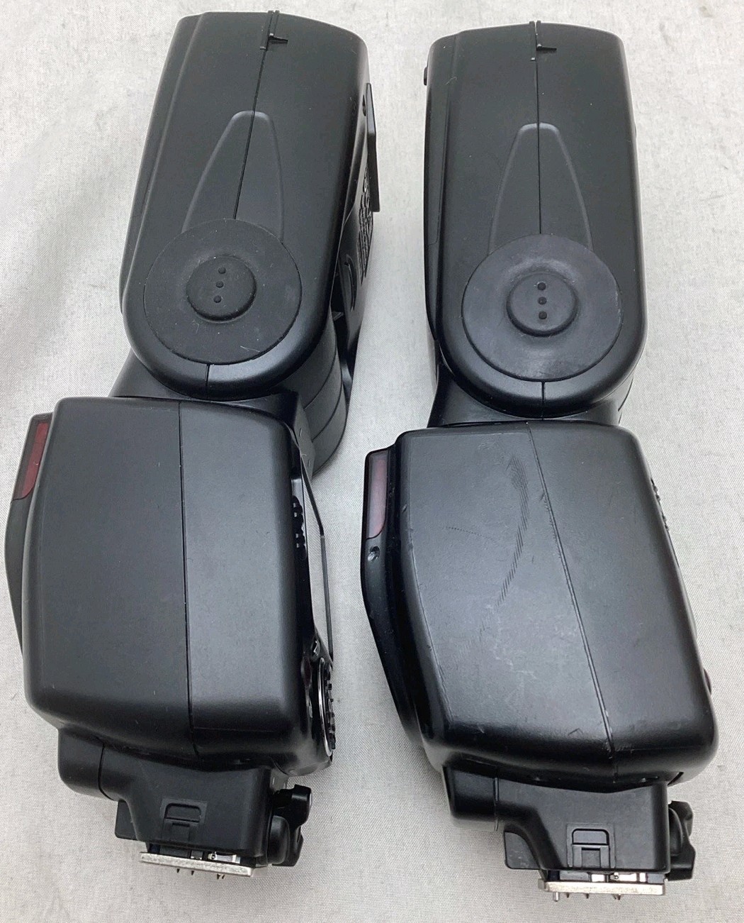 (1) Nikon Speedlight SB-700 Shoe Mount Flash