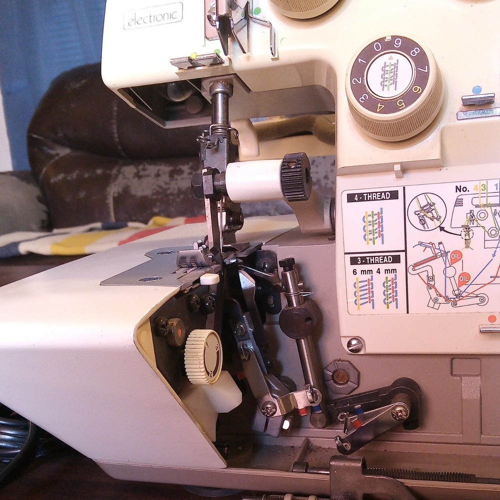 Bernina Bernette 334D Serger Overlock Electronic Sewing Machine *TESTED & WORKS*