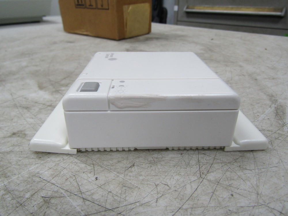 💥NEW JOHNSON CONTROLS WALL MOUNT TEMPERATURE CONTROLLER TE-67NP-2B00