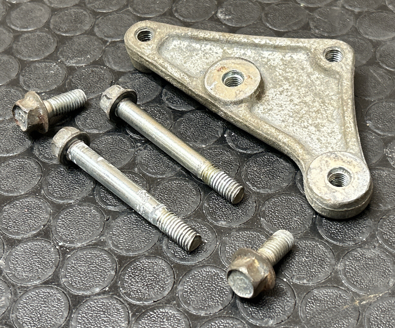 88-02 YAMAHA BLASTER YFS200 OEM REAR BRAKE CALIPER STAY MOUNT BRACKET ✅FASTSHIP✅