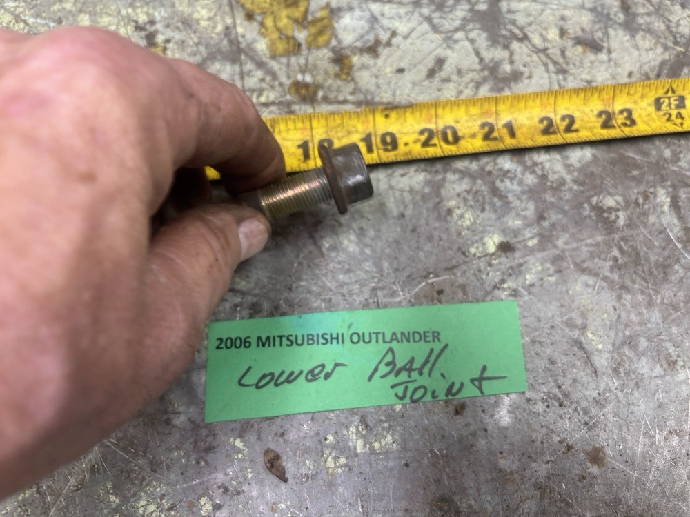 05-06 OUTLANDER Lower Ball Joint Bolt