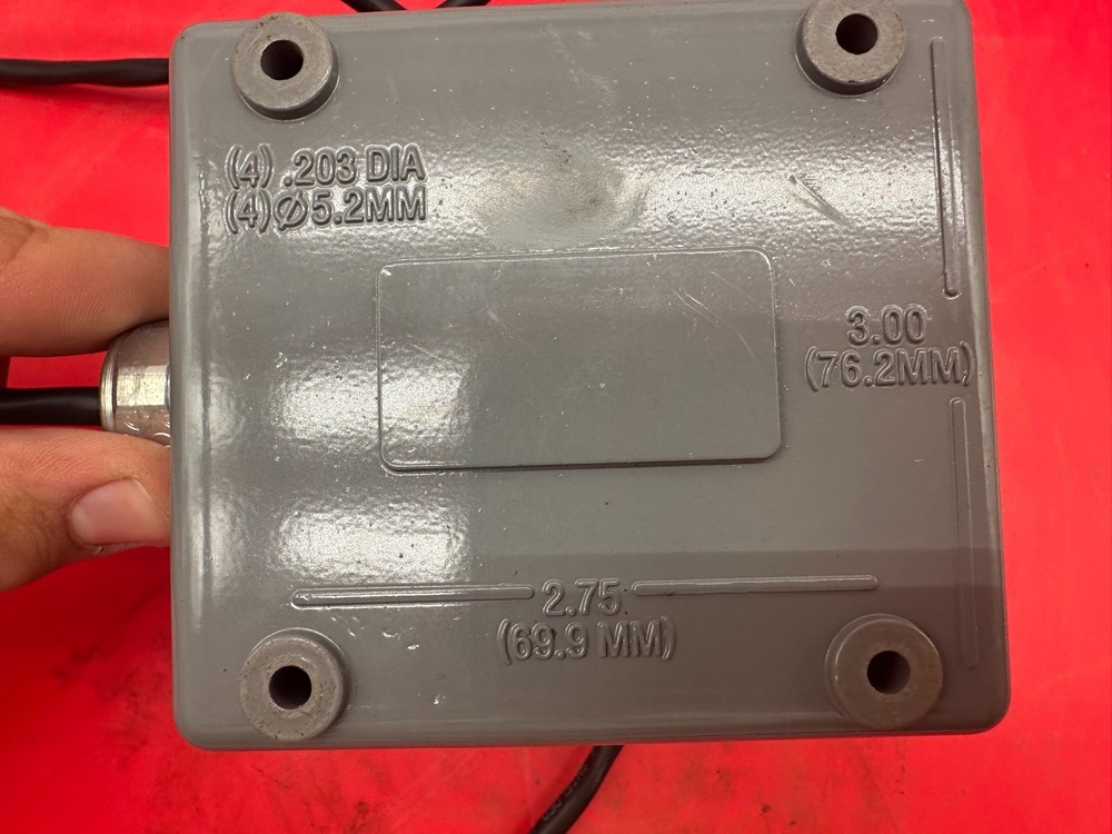 Allen Bradley 800T-R2TC Selector Switch: Off-On Surface Mounting with Switch