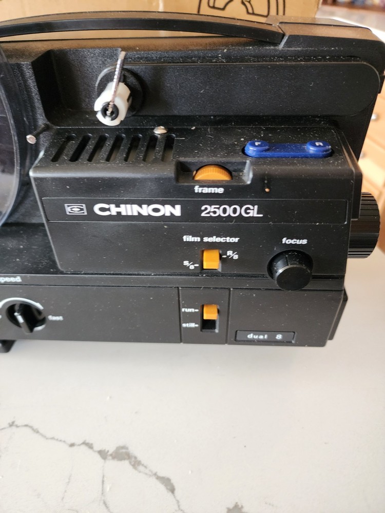 Chinon 2500 GL Self Reeling Adjustable Projector Original box, Packaging
