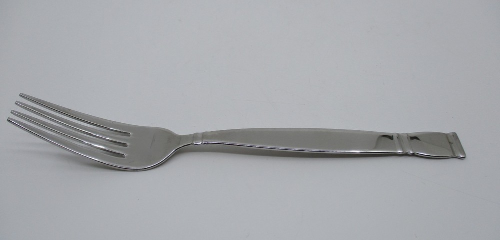 ONEIDA STAINLESS ALBANY DINNER FORK - 8 1/4"- 011D