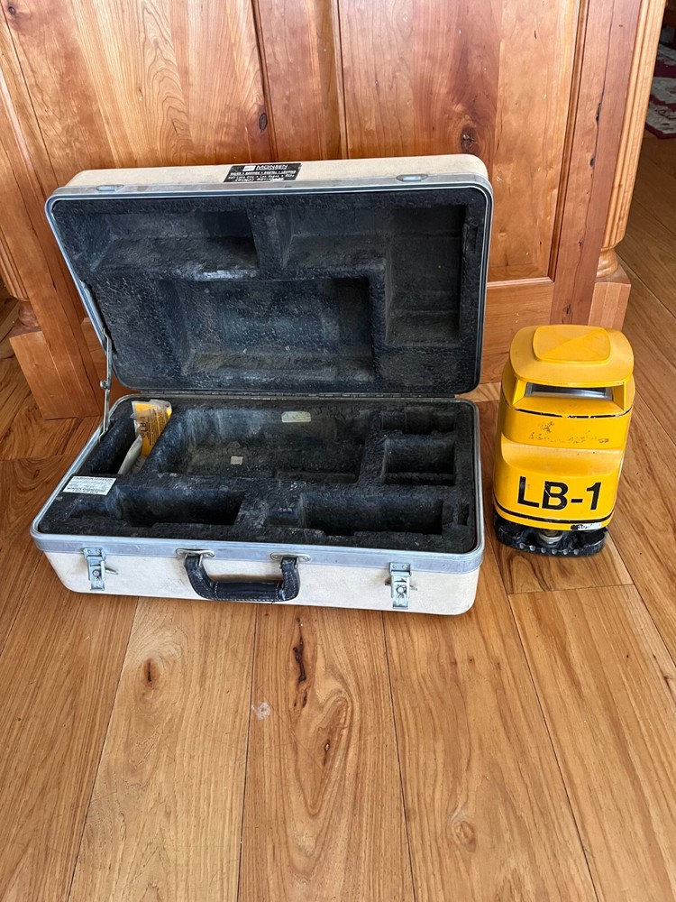 Laser Alignment Laser Beacon LB1 model 3929 With Case UNTESTED
