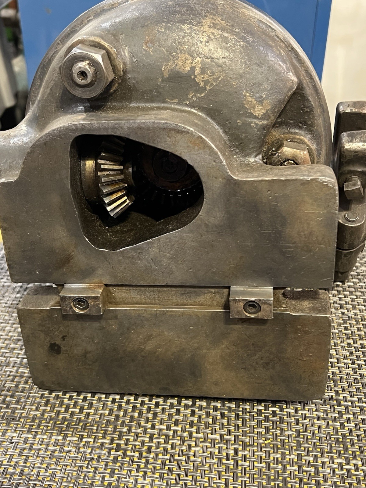 Van Norman Hand or Gear Drive Horizontal Swivel Dividing Head