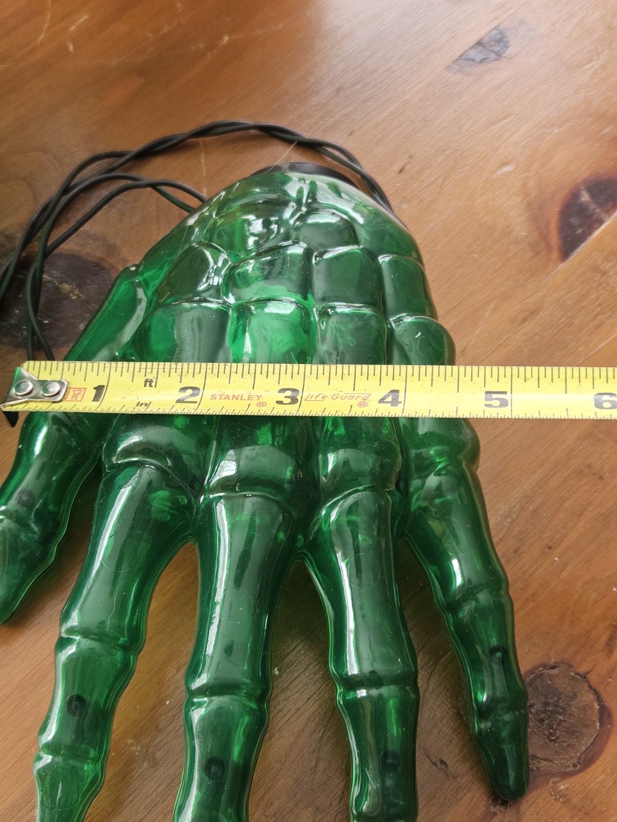 VTG Working Halloween Series Light Up Skull W Hands 3 Piece Clear Green