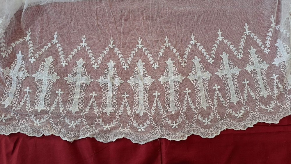 2x Beautiful surplis whit lace