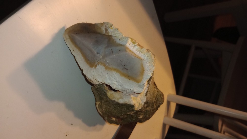 flint knapping material (flint boulders)