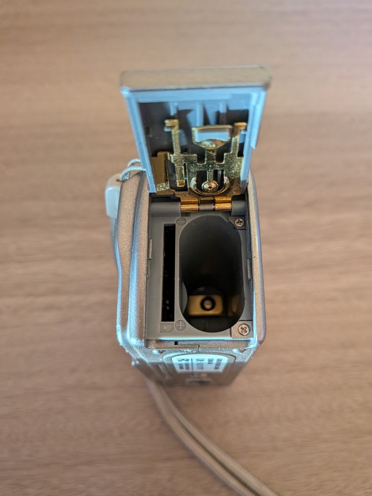 Samsung Digimax 401 Digital Camera 4.0MP, Silver