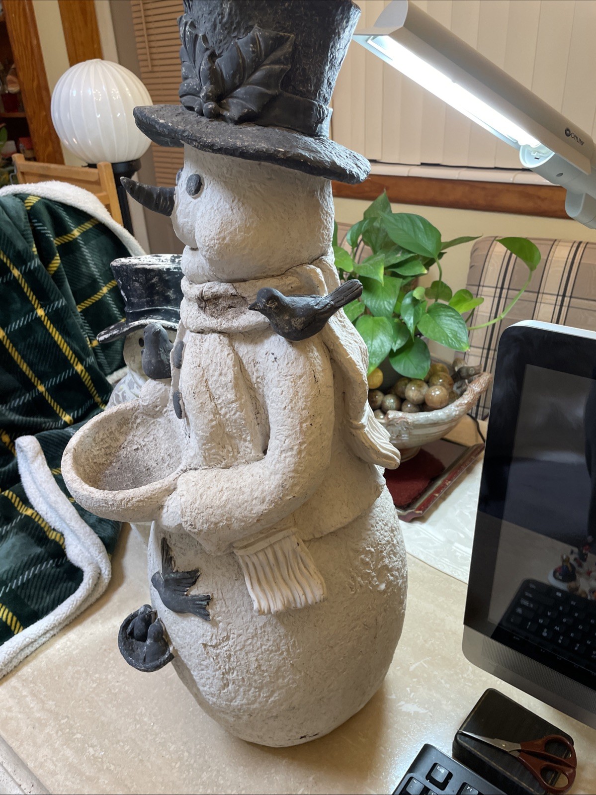 Christmas Snowman Bird Feeders Black Birds Fiberglass Mix Materials Beautiful 2